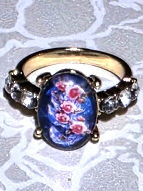 Beautiful Rose Ring Size 6 1/2